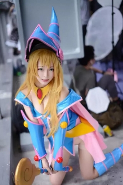「游戏王cos」爱卖萌的黑魔导女孩澈澈，说我坏话我会生气哟 !