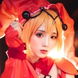 「雾岬铗美cos」思凉笑的真滴好看，话说袜子怎么破了？