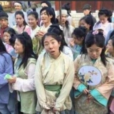 横店群演现状：校花“泛滥成灾”, 10元/小时也没人要！