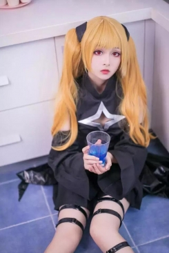 「出包女王cos」双马尾金发美少女