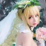 cosplay尼禄，小姐姐裸背颜值高，而且肉肉的好有料
