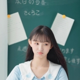 清纯校花美女教室迷人写真