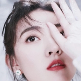 梁洁：我是中戏校花，吴倩：我是武大校花，她：呵，不好意思啦