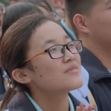 校花女儿太美，心机老爸为防早恋让其整牙，当女孩登台，全场沸腾