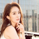 演艺界美女那可是数不胜数，但配得上校花二字的，估计只有她了！