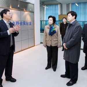 深入贯彻落实《教育规划纲要》 推动教书与育人紧密结合<br><br>教育部副部长杜占元一行来我校调研