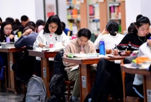 对于大三考研准备生来说，考研英语和英语六