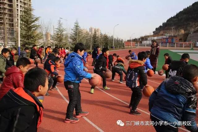 储备能量 飞向远方——滨河小学举行社团展示活动