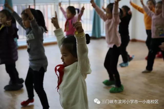 储备能量 飞向远方——滨河小学举行社团展示活动