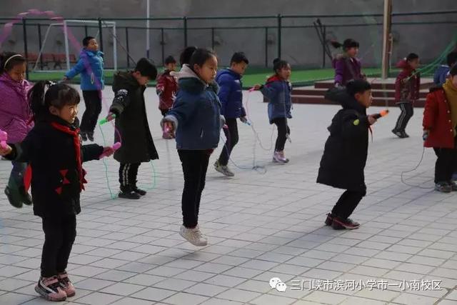储备能量 飞向远方——滨河小学举行社团展示活动