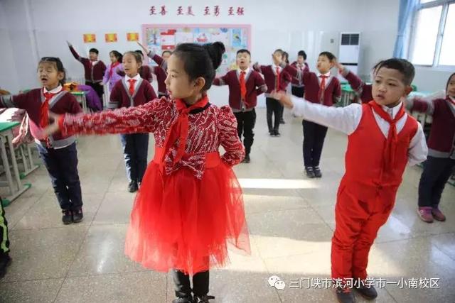 储备能量 飞向远方——滨河小学举行社团展示活动