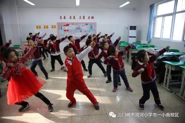 储备能量 飞向远方——滨河小学举行社团展示活动