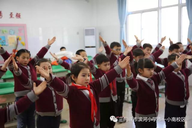 储备能量 飞向远方——滨河小学举行社团展示活动