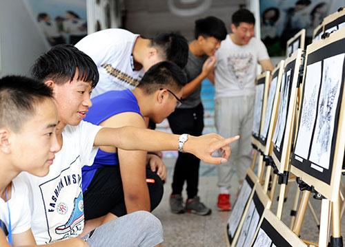 影视动漫专业“最美新华插画展”开幕