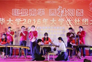 大学社团之夜,让新生体验到大学生活的乐趣