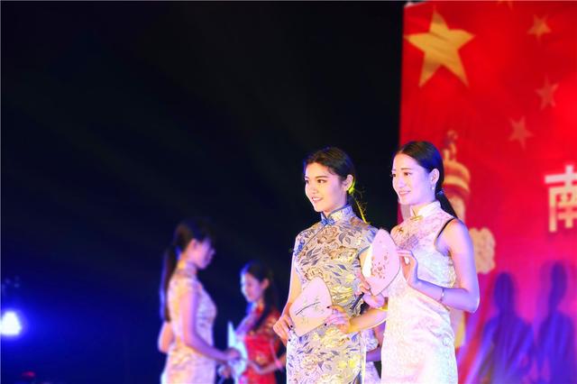 大学社团之夜,让新生体验到大学生活的乐趣