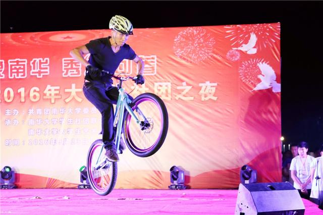 大学社团之夜,让新生体验到大学生活的乐趣