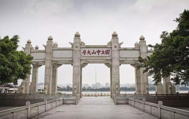 中国8大著名同城“双子星”大学：清华北大、复旦交大、华科武大……
