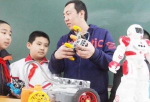 秦皇岛市海港区43所中小学正式开设机器人社