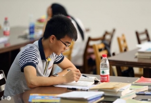 二本的大学生考研好还是选择工作？终于有答