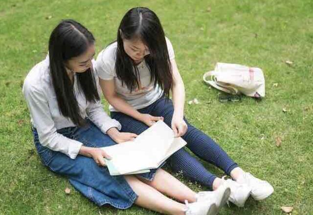 越来越多的师范大学开始招收公费生，从直属高校推广到各省属高校