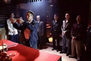 他是戴笠的得力干将，一首创建香港最大的黑
