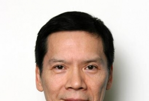“香港黑帮电影里真正有强大背景的大佬”你
