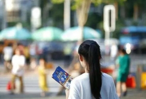 大学校园盛行“兼职潮”，是否值得提倡？辅