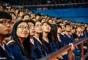 一个重点大学本科学历到底值多少钱？