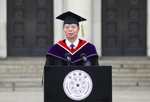 清华大学校长邱勇寄语毕业生：永不服输必定