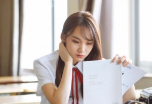 在同一个学校当老师，本科生和研究生学位的