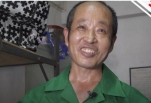 东莞图书馆“告别信”当事人顺利入职，身边常带新华字典