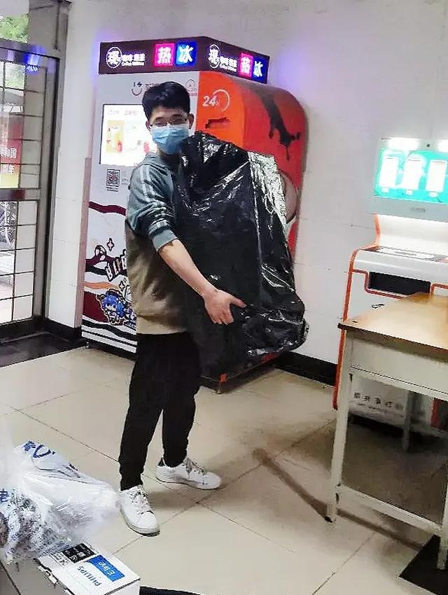 “乘风破浪”的快递员，北理工小李“奥利给”