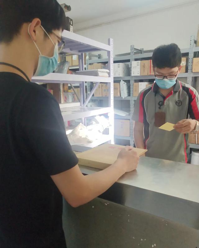 “乘风破浪”的快递员，北理工小李“奥利给”