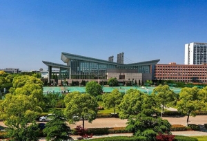 浙江工商大学现任领导，一把手是浙江宁波人