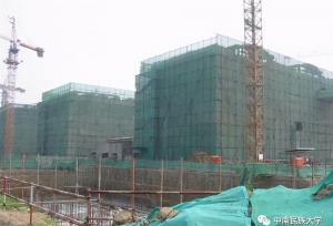 他曾以为大一退学的决定很正确，如今重回校园