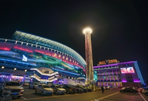 香港四大家族，儿子不争气孙女联姻钢铁大王