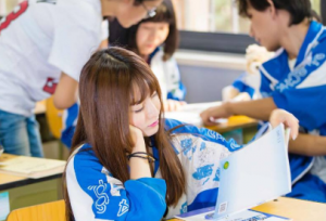 如今的大学四年同窗情谊和几十年前相比，有