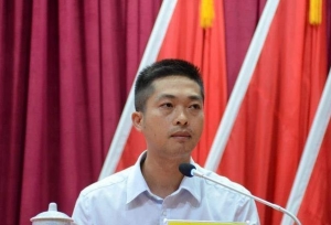 组织上想让你从副县长转岗任县委宣传部长，