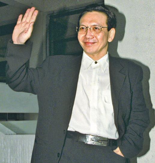 “二路元帅”江湖惹火记：帮向华强赚第一桶金，晚年学佛娶嫩妻