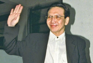 “二路元帅”江湖惹火记：帮向华强赚第一桶