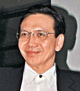 “二路元帅”江湖惹火记：帮向华强赚第一桶金，晚年学佛娶嫩妻