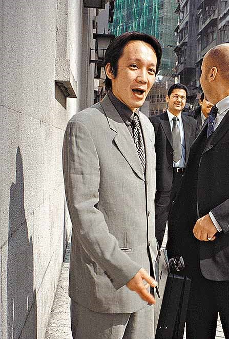 “二路元帅”江湖惹火记：帮向华强赚第一桶金，晚年学佛娶嫩妻