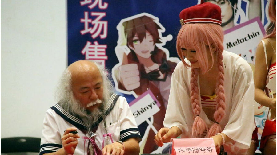 二次元漫迷真的有传闻中那么富有吗？买张卡片都愿意花费上千万