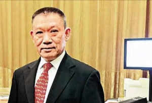 街市伟江湖逆袭记：被何鸿燊赏识，与崩牙驹过招，跟大姐大恋爱