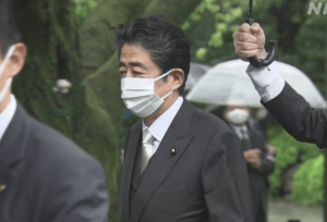 日本战败76周年，首相菅义伟、安倍晋三拜神厕，山本宽内涵日媒