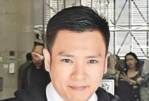 新义安“尖东小霸王”，“尖东虎中虎”的徒孙，社团龙头的左右手