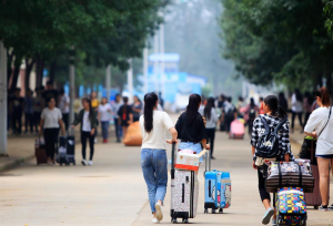 大一新生开学去大学报到，这些钱可以省下来，可以提前了解