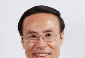 大连理工大学万立骏校友当选为中国侨联主席