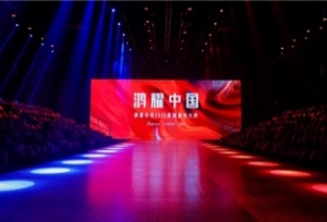 难怪会大火！鸿星尔克时装周上这格局堪称王